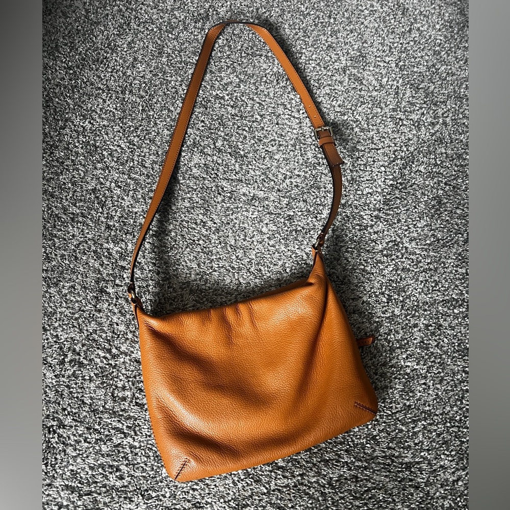 Kate Spade Zipper Crossbody Bag - perfect size! - Picture 3 of 3